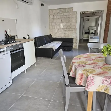 House Palac Premantura Exterior photo